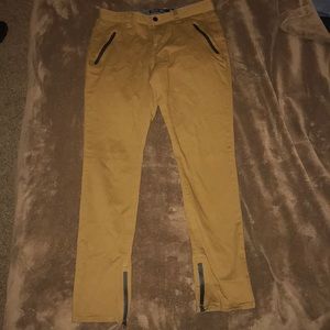 MEN’S KHAKI PANTS